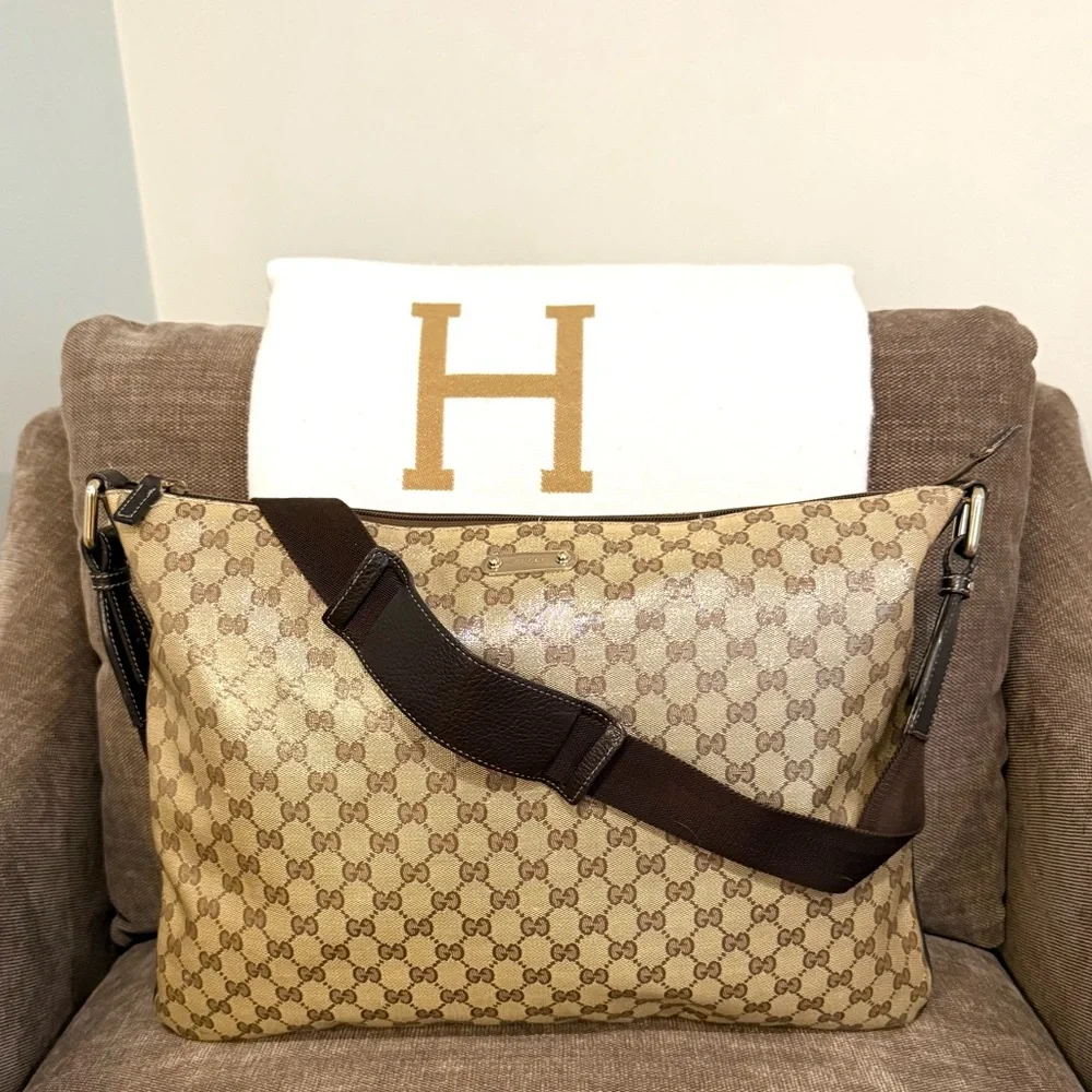 Authentic Gucci GG Crystal Messenger Bag brown monogram coated canvas unisex
